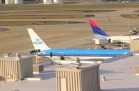 PH-BZG @ ATL - KLM 767-300