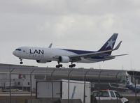 N312LA @ MIA - LAN Cargo 767-300F landing Runway 30
