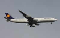 D-AIGZ @ DTW - Lufthansa A340