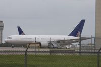 N76151 @ MCO - United 767-200 without titles