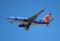 N715SY @ MCO - Sun Country 737-700