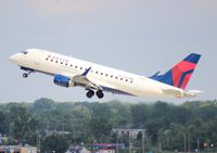 N824MD @ DTW - Delta E170