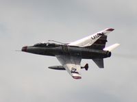 N2011V @ YIP - F-100F Super Sabre
