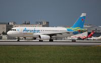 P4-AAA @ MIA - Aruba Airlines