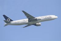 N218UA @ LFPG - Boeing 777-222, Take off rwy 06R, Roissy Charles De Gaulle airport (LFPG-CDG) - by Yves-Q