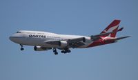 VH-OEE @ LAX - Qantas