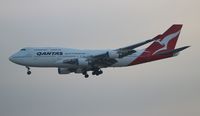 VH-OEH @ LAX - Qantas