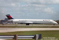 N915DL @ KSRQ - Delta Flight 2298 (N915DL) taxis at Sarasota-Bradenton International Airport prior to flight to Hartsfield-Jackson Atlanta International Airport