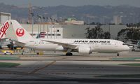 JA829J @ LAX - Japan Airlines