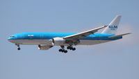 PH-BQM @ KLAX - KLM 777-200