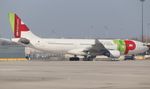 CS-TOO @ KORD - Airbus A330-202
