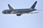 N206UA @ KLAX - United Boeing 777-222/ER, N206UA departing 25R LAX - by Mark Kalfas