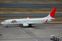 JA318J - B738 - Japan Airlines